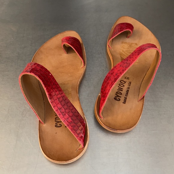 Cydwoq red snake print leather sandals. Hand made in USA! - Picture 4 of 10